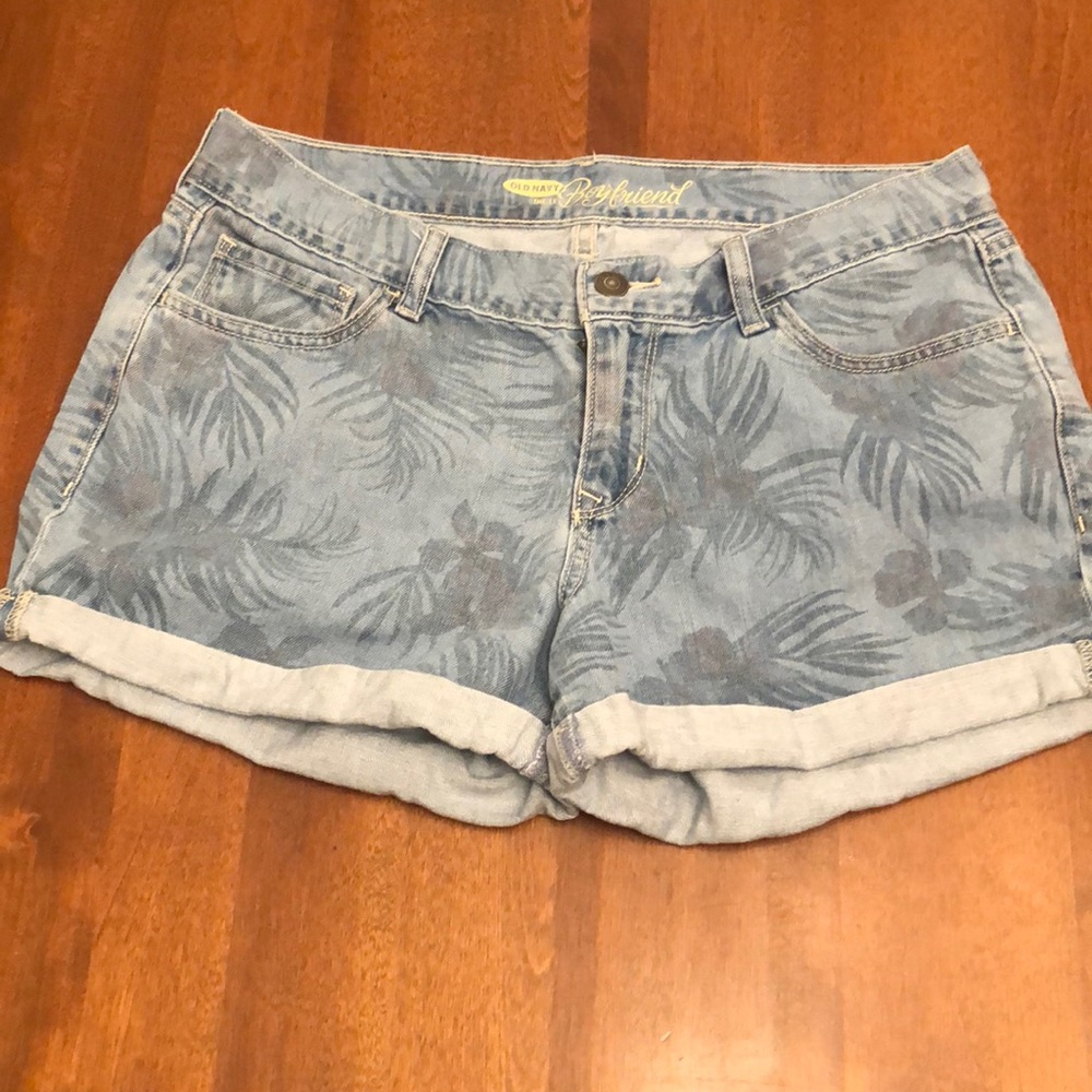 Old navy tropical boyfriend short size 6